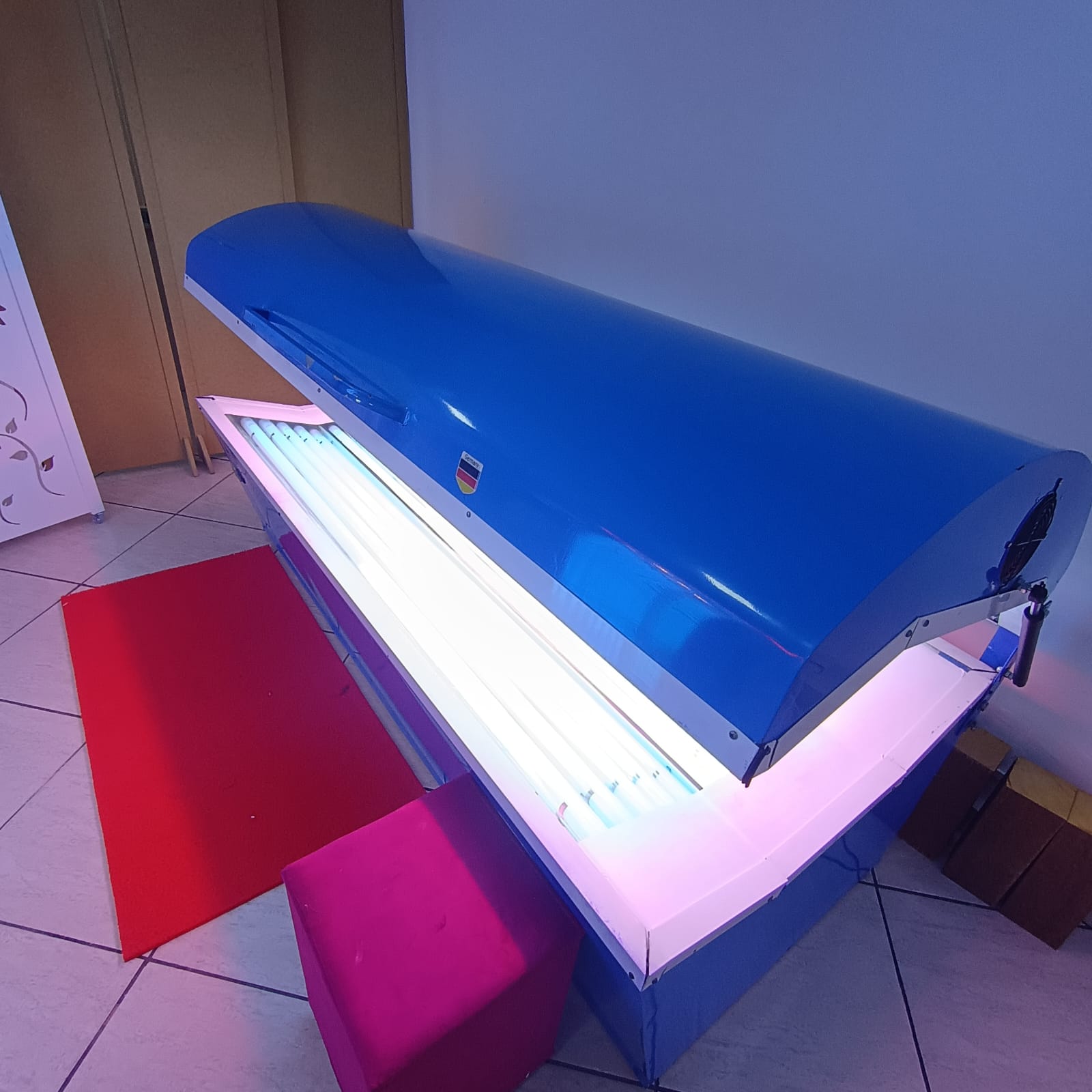 Máquina deitada de bronzeamento